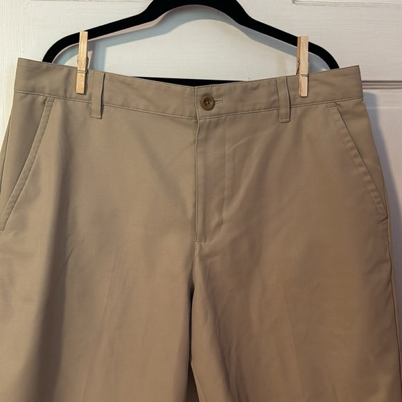 Izod Golf  Classic Flat Front Tan Shorts Size 33 100% polyester - Picture 2 of 8